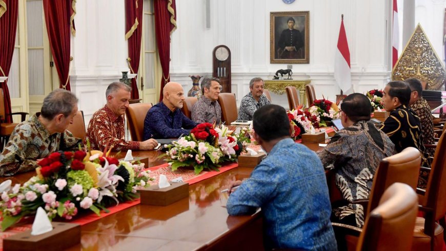 The President of Indonesia Joko Widodo meets Eni CEO Claudio Descalzi